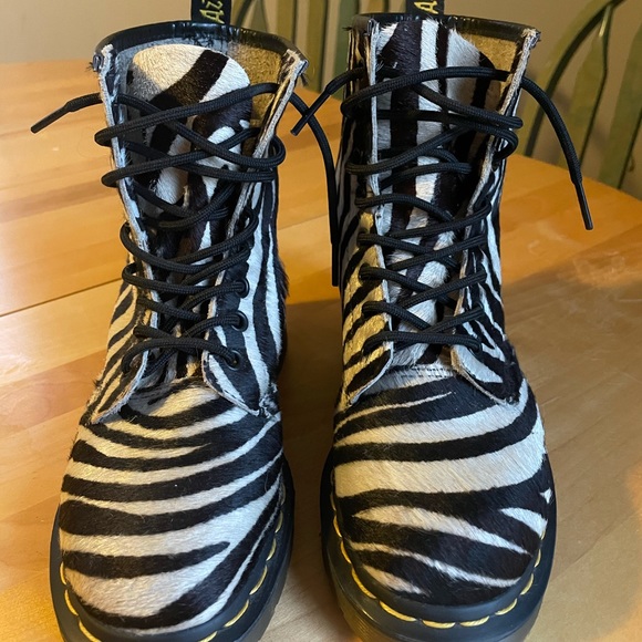 Dr. Martens very rare  , zebra print real pony hair boots , women’s size 6 - Picture 2 of 7